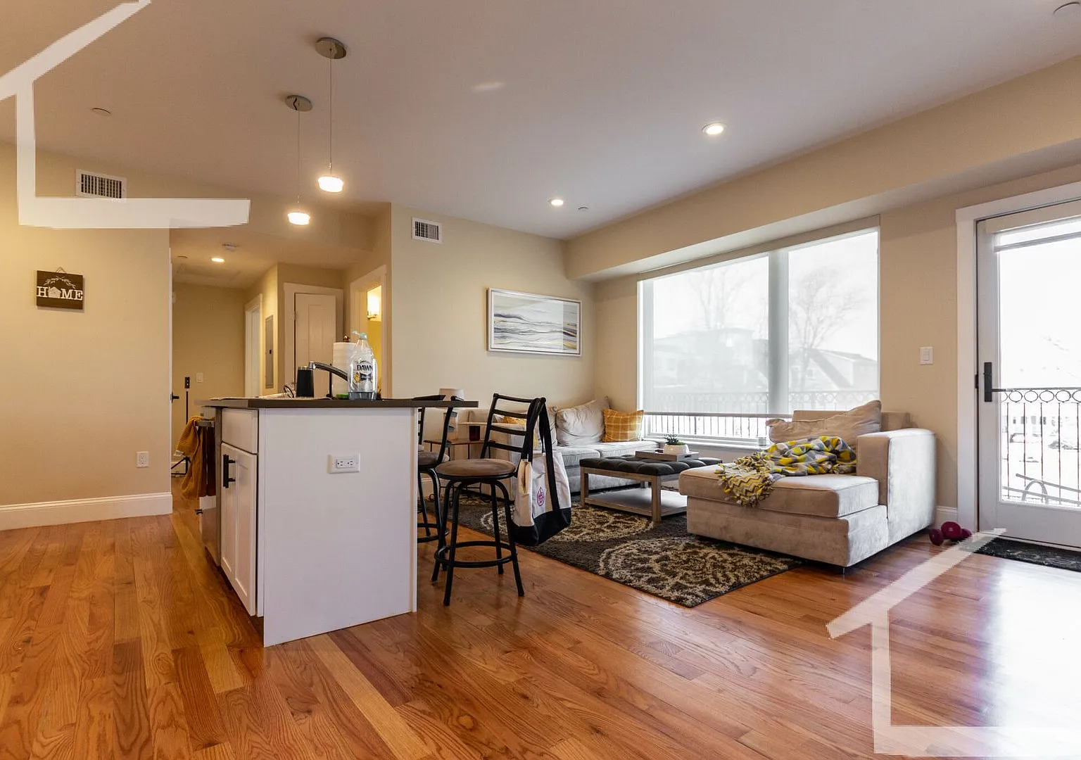 No Fee! Nice, Renovated Brighton 3 Bed/2 Bath For 9/1 — Photo 1