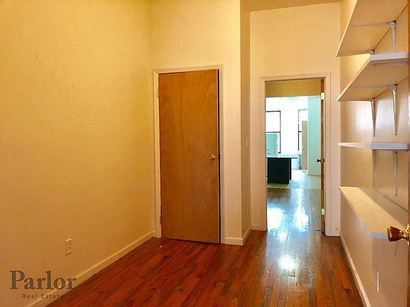 4th image of 154 Wilson Ave APT 2L