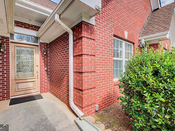 2nd image of 3004 Fairview Rd