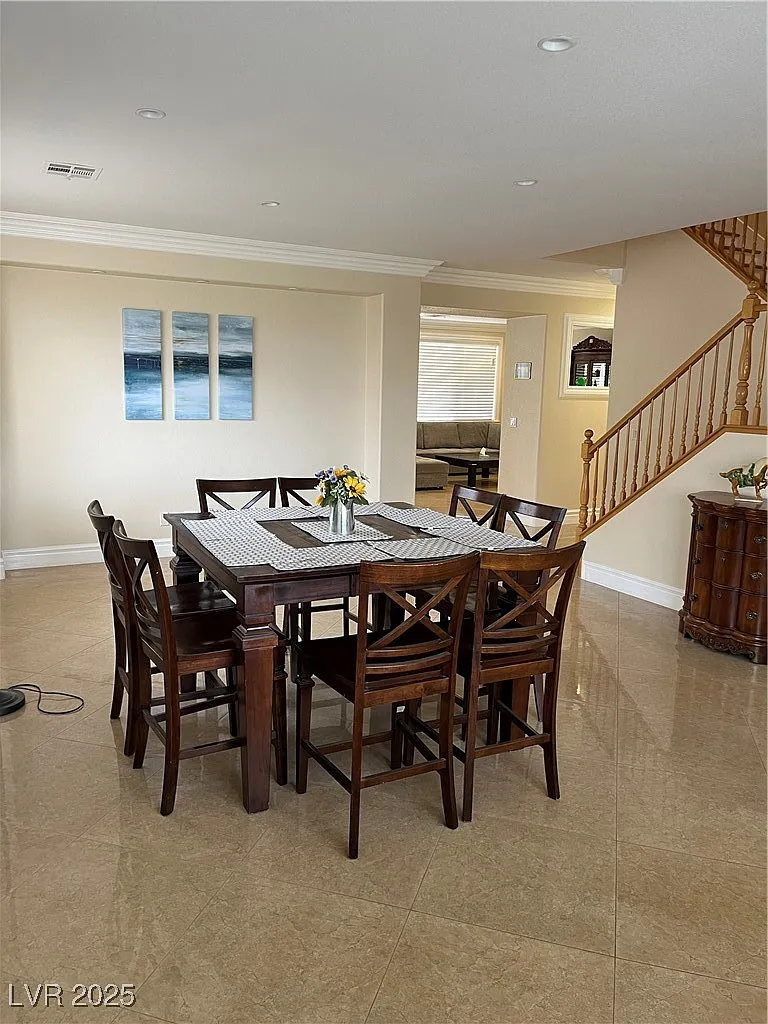 6 bed, 3.0 bath, 3694 sqft, $5,700 — Photo 2