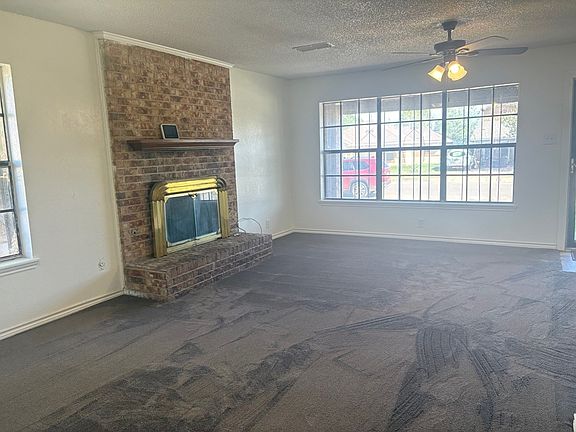 3rd image of 312 E Oak Ave