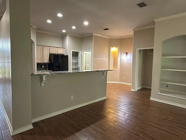 9812 Kings Pointe Dr — Photo 35