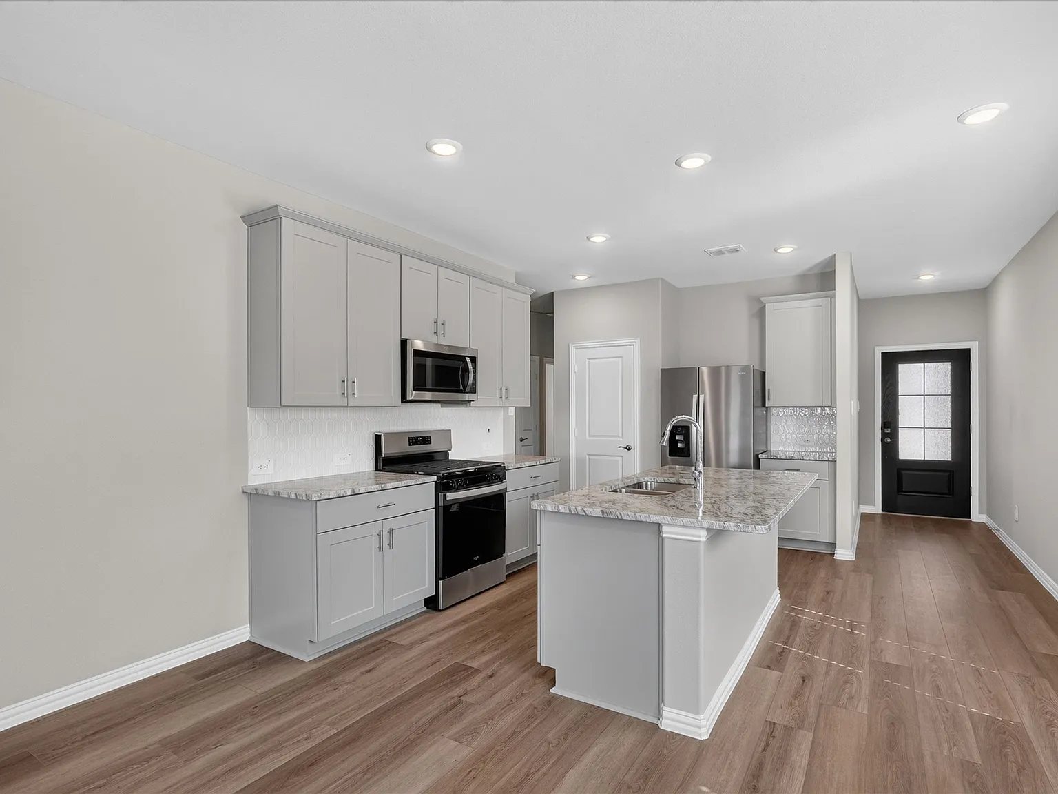 4 bed, 1605 sqft, $2,090 — Photo 2
