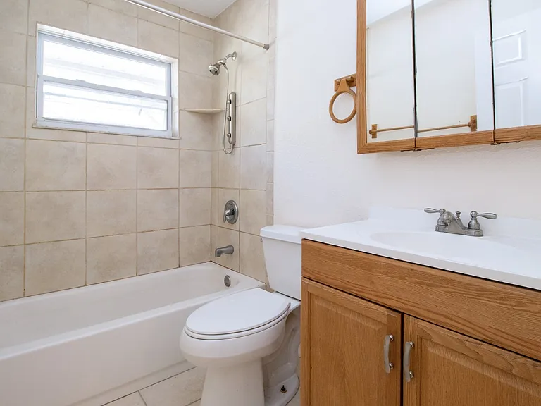 995 Virginia Dr — Photo 19