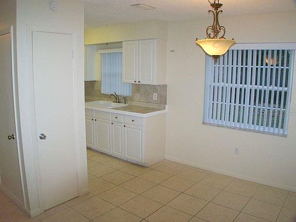 3rd image of 207 Palm St
