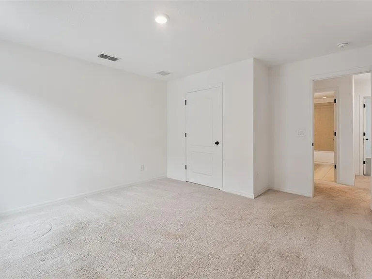 756 Steerview St — Photo 24