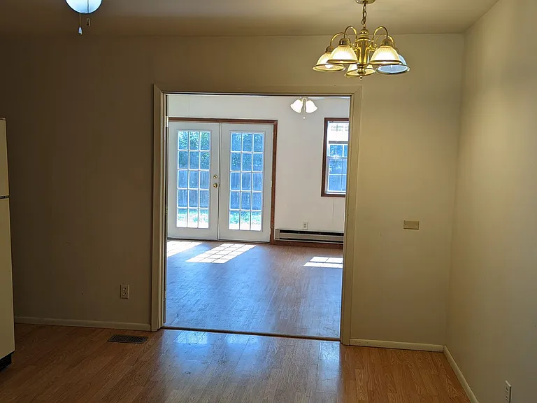 810 Maplepark Dr — Photo 4