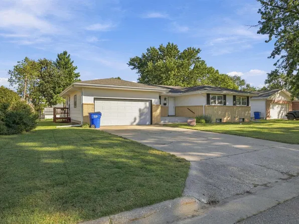926 Skyline Dr, Junction City, KS 66441