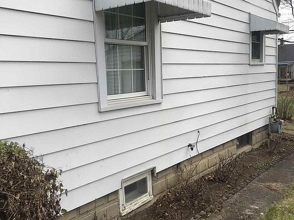 3rd image of 300 E North St