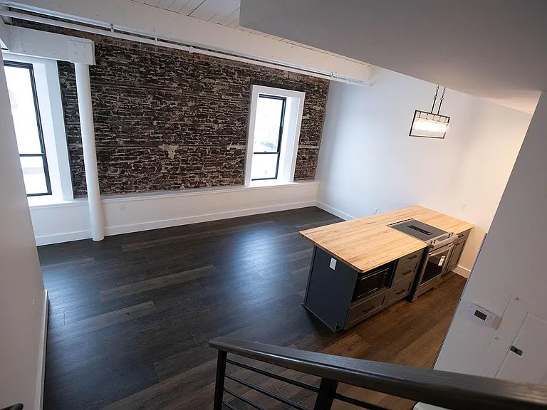 411 W Portage Ave #6 — Photo 21