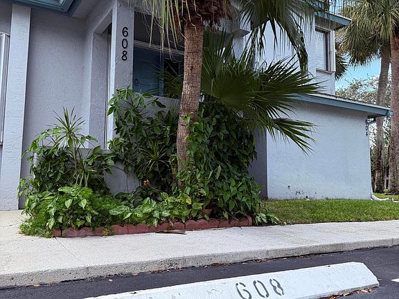3rd image of 608 Harbour Pointe Way