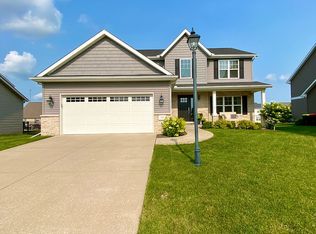 717 Drake Ln, Washington, IL 61571