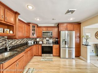 110D Henley Ct #1000, Freehold, NJ 07728