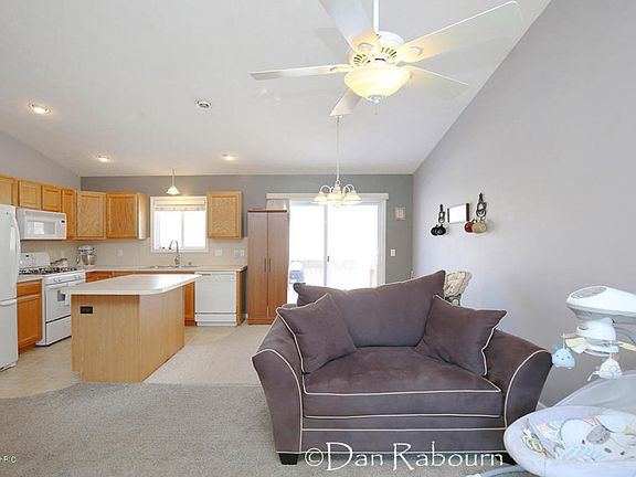 4th image of 217 Maplelawn St SE