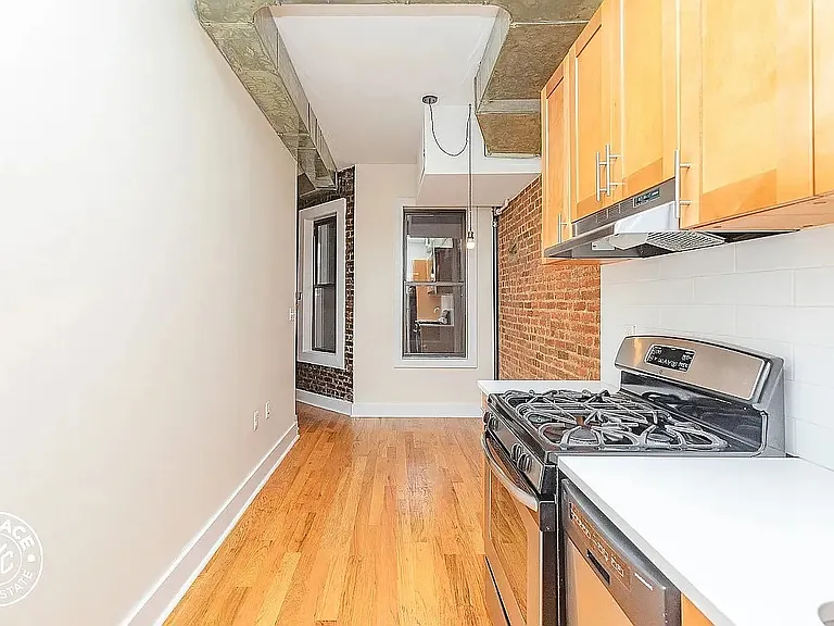 236 Irving Ave #1R — Photo 10