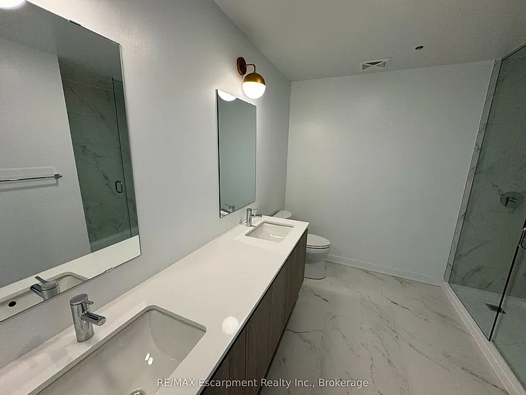 405 Dundas St W #721 — Photo 16