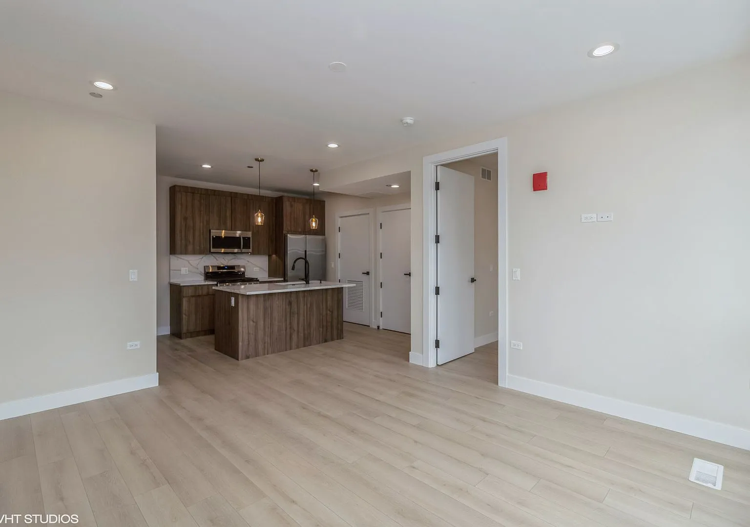 **50%-Off Move-In Fee If Move-In By 10/15/26** Irving Park 2-Bed / 2-Bath 2025 New Construction -... — Photo 4