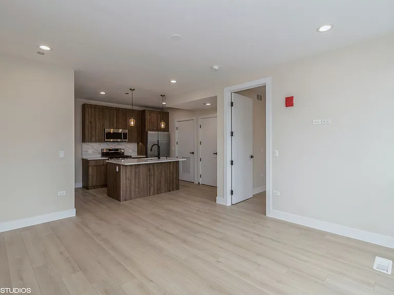 3043 W Irving Park Rd #305 — Photo 4