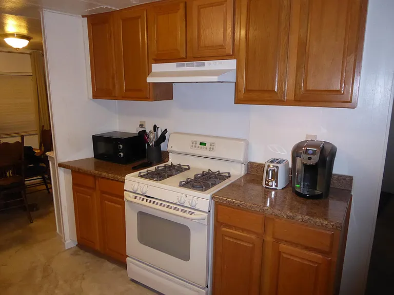 3138 Lake Dr — Photo 15