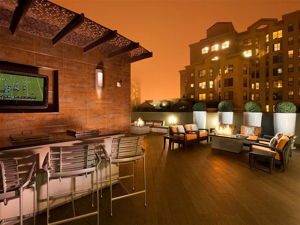 Tower 737 Condominium Rentals — Photo 3