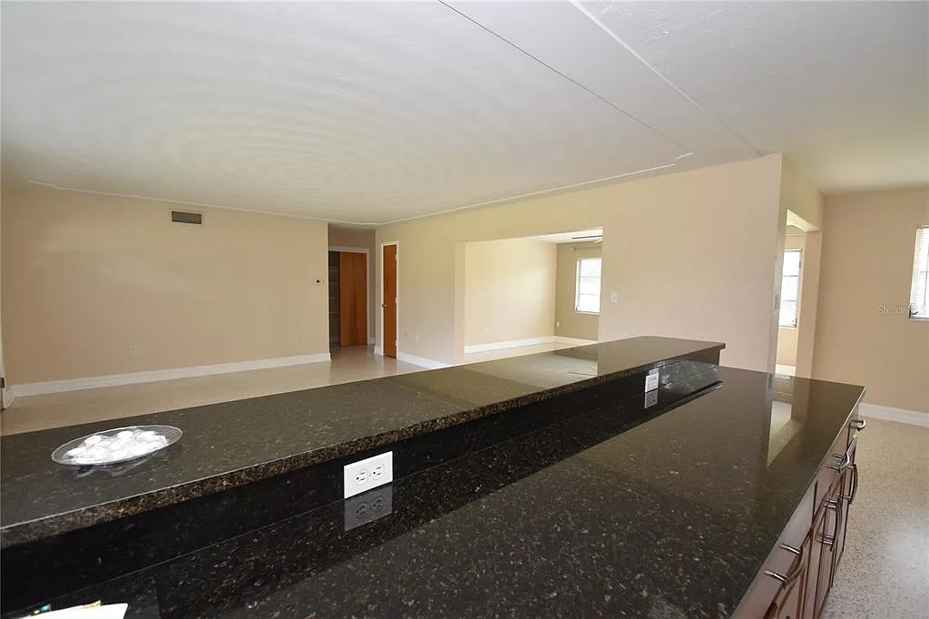 2 bed, 2.0 bath, 1415 sqft, $2,550 — Photo 4