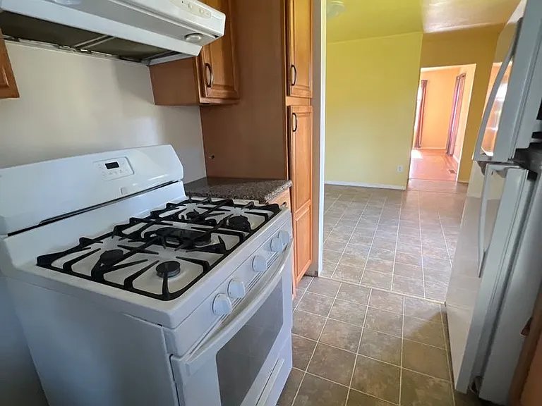 2421 Central Ave — Photo 17