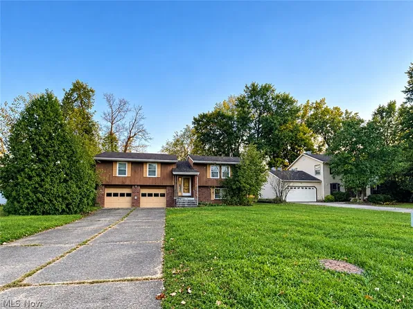 2268 Oak Point Dr, Akron, OH 44321