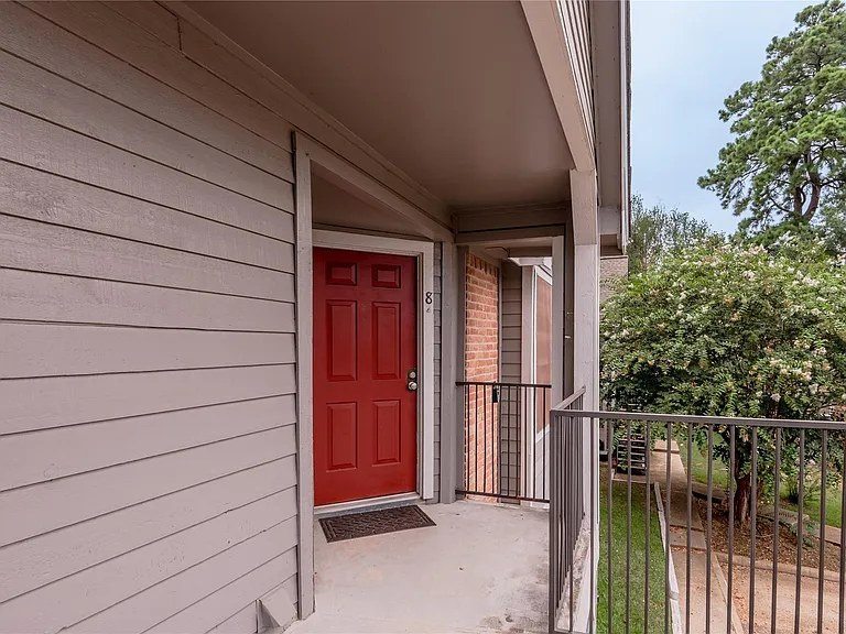 2402 Sycamore Ave #D8 — Photo 3