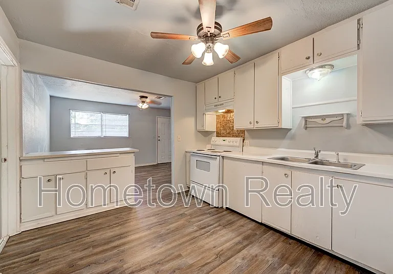 9809 N McKinley Ave — Photo 15