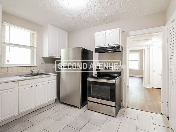 3rd image of 2843 Commonwealth Ave
