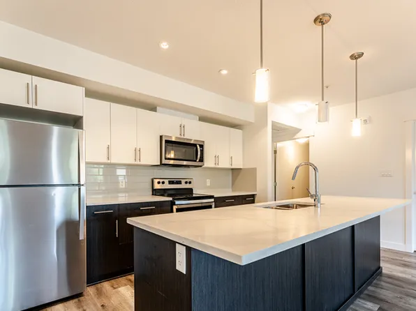 Nautical Luxury Suites at Summerside, 4211 Savaryn Dr SW #1331011, Edmonton, AB T6X 2L9