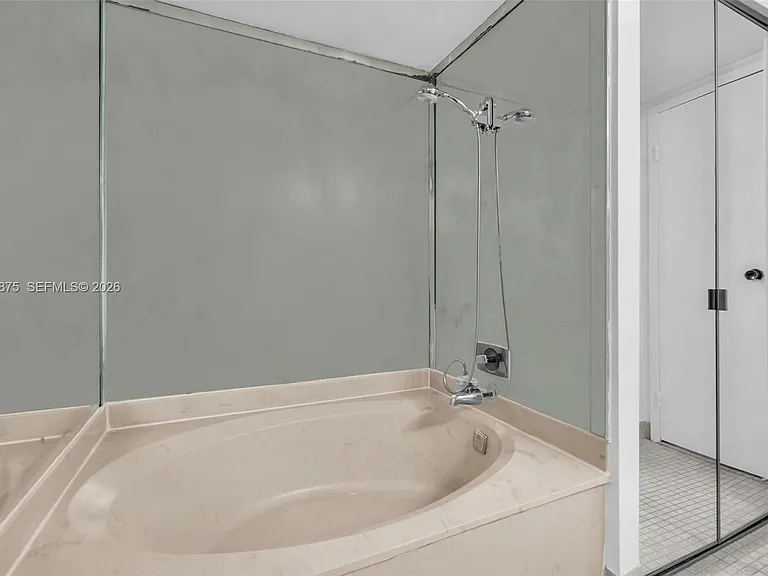 1000 Parkview Dr #229 — Photo 21