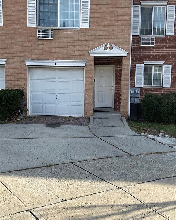 1st image of 7 McFadden Cir