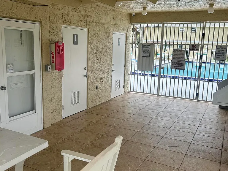 1537 SE Royal Green Cir #201 — Photo 4