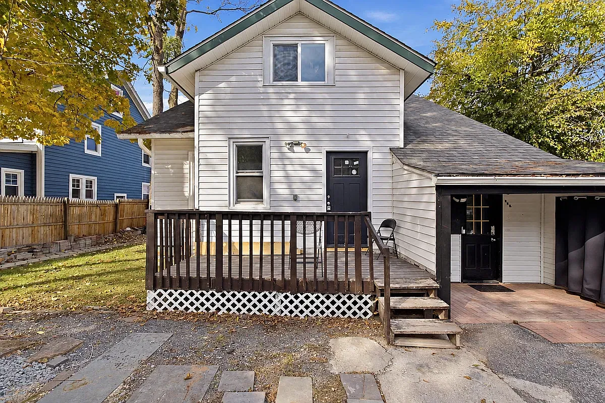 3 bed, 1.5 bath, 820 sqft, $3,500 — Photo 1