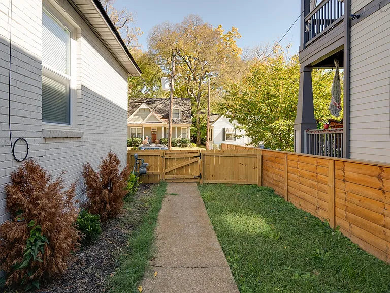 1214 Pennock Ave #B — Photo 4