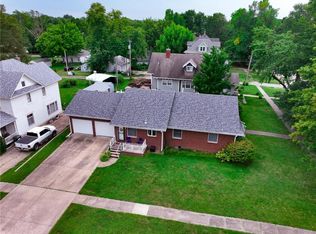 301 S 6th St, Hiawatha, KS 66434