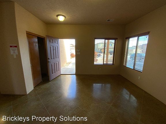 3rd image of 10915 Estribo St NW