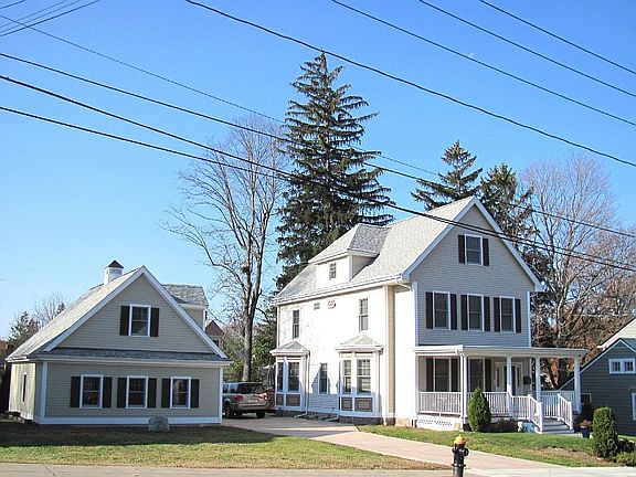 exterior plus garage