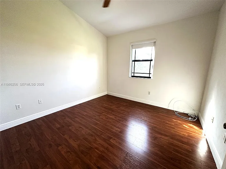 3550 NE 5th St #202 — Photo 15
