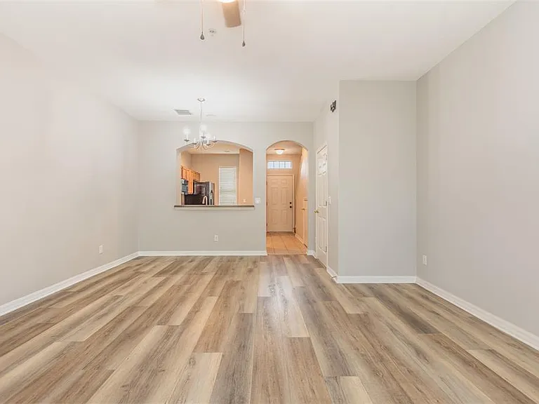 1125 Grantham Dr — Photo 7