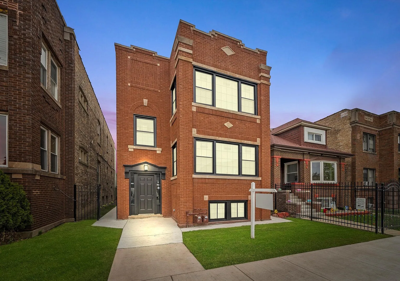 3 bed, 1600 sqft, $2,000 — Photo 1
