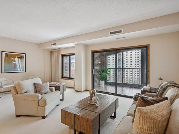 1235 Yale Pl APT 908, Minneapolis, MN 55403