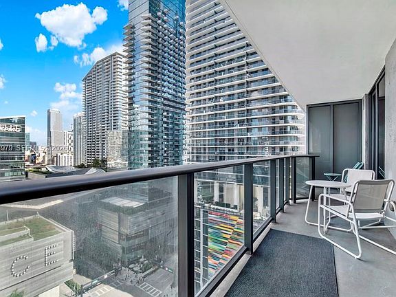 4th image of 45 SW 9th St APT 1609