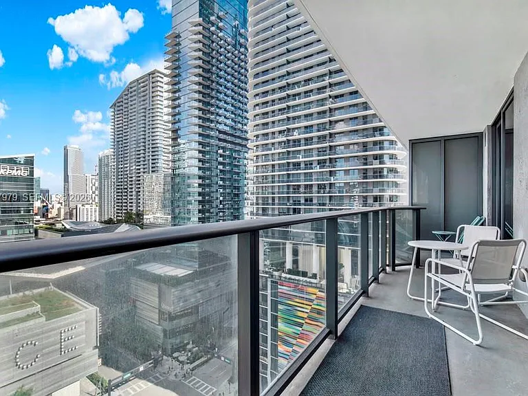 45 SW 9th St #1609 — Photo 4