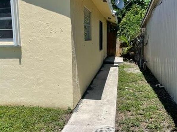 212 Walker Ave, Greenacres, FL 33463