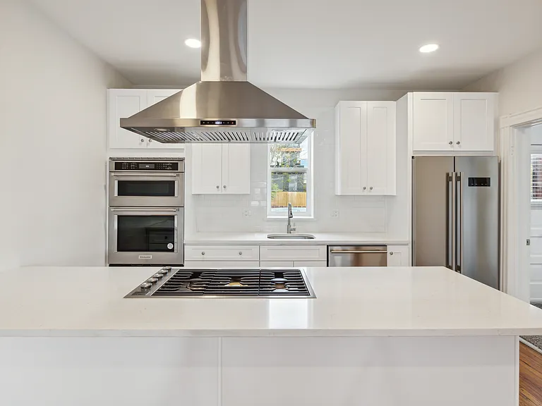 Lincoln Park Apartments — Photo 2