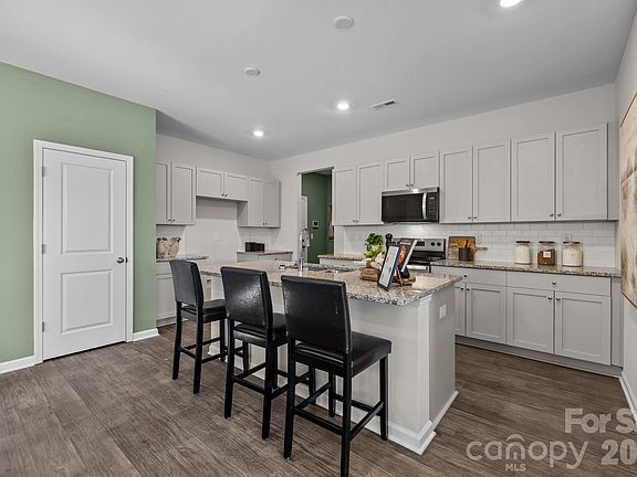 5th image of 1043 Rocking Horse Rd