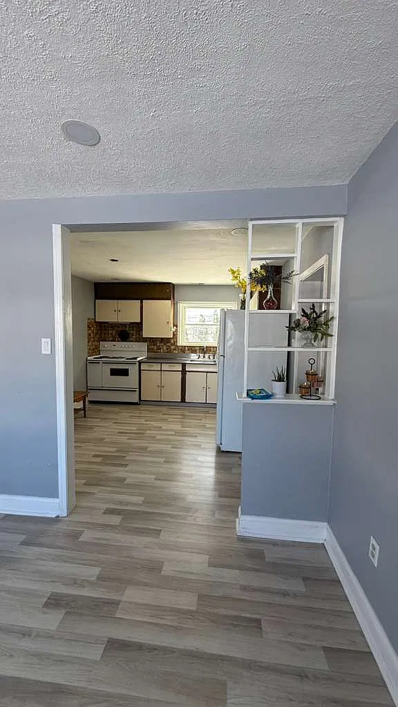 2732 Castle Dr — Photo 4