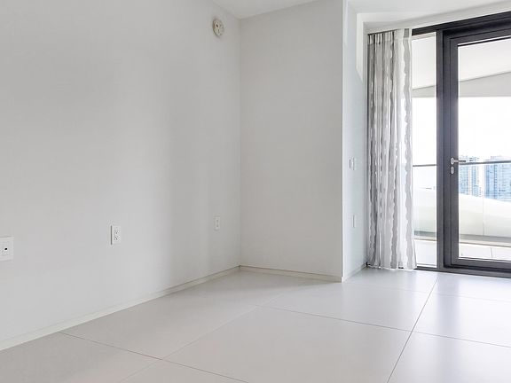 4th image of 1033 Nelson St #2601